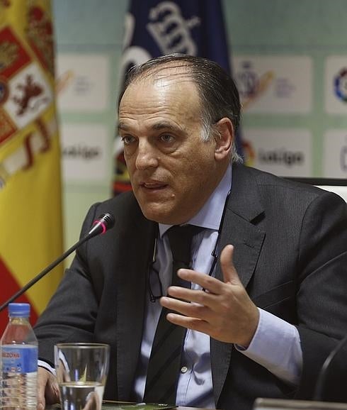 Tebas, durante un acto. 