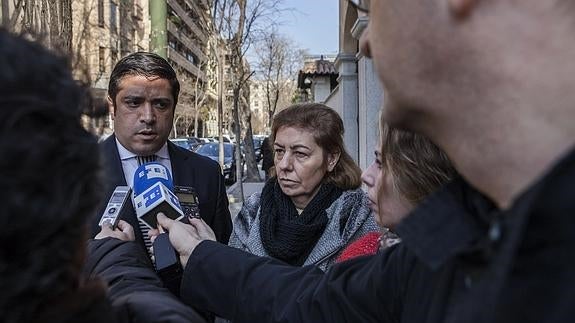 Los padres de Diego acuden a la Defensora del Pueblo.