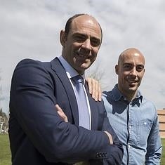 Hombrados (i) y Rocas posan después de la entrevista.