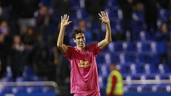 Juan Carlos Valerón saluda al público de Riazor.