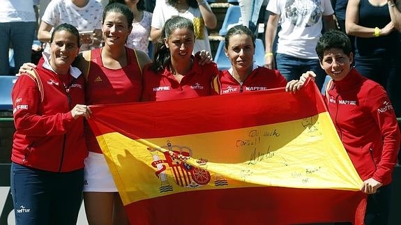 El equipo español celebra su ascenso al Grupo Mundial. 