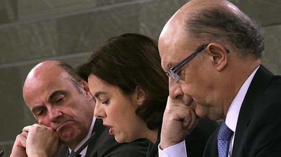 Guindos, Santamaría y Montoro, durante la presentación de la Actualización del Programa de Estabilidad.