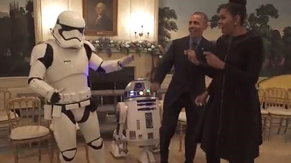 Los Obama se marcan un baile con R2-D2