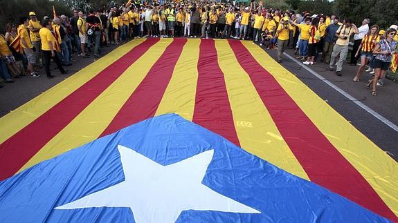 Estelada gigante en un acto de la ANC.