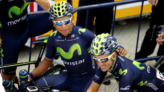 Nairo Quintana y Javier Moreno se felicitan al término de una carrera. 