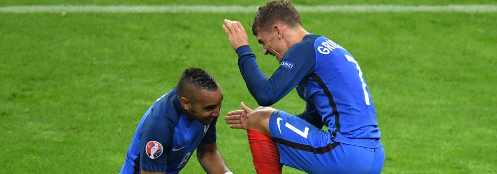 Griezmann y Payet celebran un gol en la Eurocopa. 