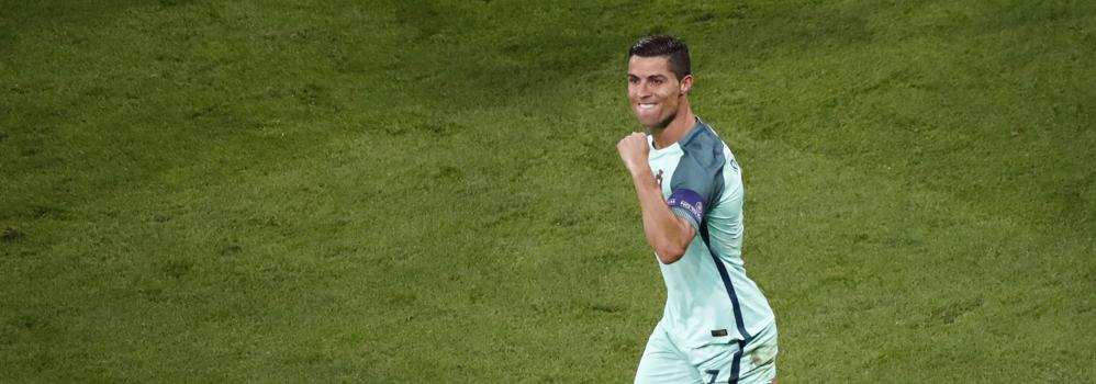 Cristiano, durante el partido de semifinales ante Gales. 