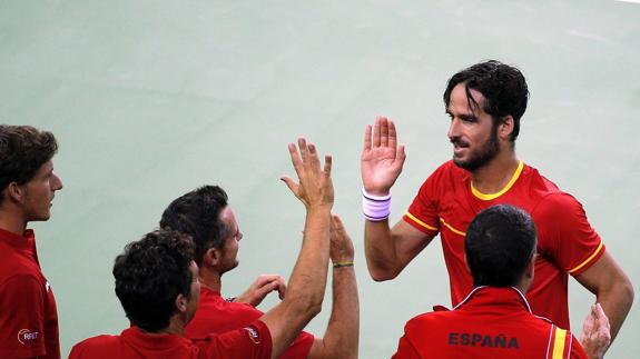 Feliciano López (derecha), celebrando la victoria ante Copil con el equipo español de Copa Davis. 