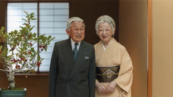 El emperador Akihito de Japón y su esposa, la emperatriz Michiko. 