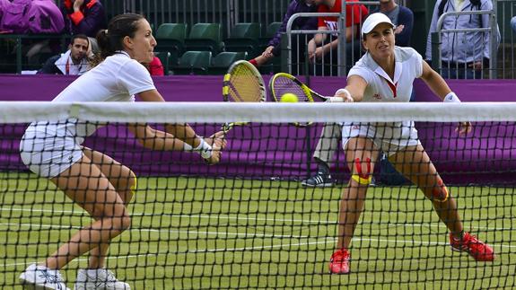 Arantxa Parra (izq) y Anabel Medina, durante un partido. 