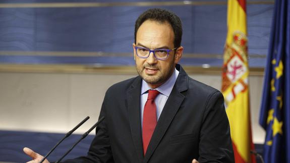 El portavoz del Grupo Socialista en el Congreso, Antonio Hernando.