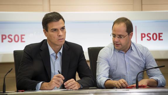 Pedro Sánchez y César Luna, en la reunión de la Ejecutiva.