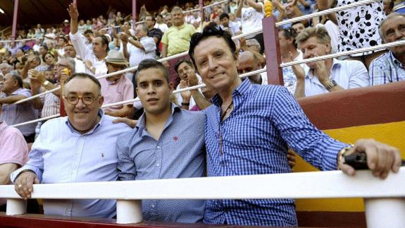 Ortega Cano junto a su hijo José Fernando en la plaza de toros de Cieza.