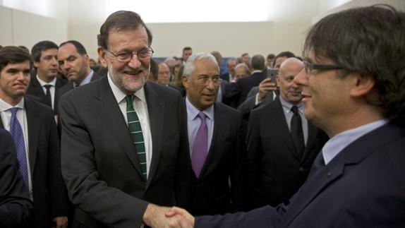 Carles Puigdemont coincidió en Oporto con Mariano Rajoy.