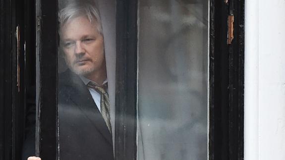 El fundador de WikiLeaks, Julian Assange, vive en la embajada de Ecuador en Londres.