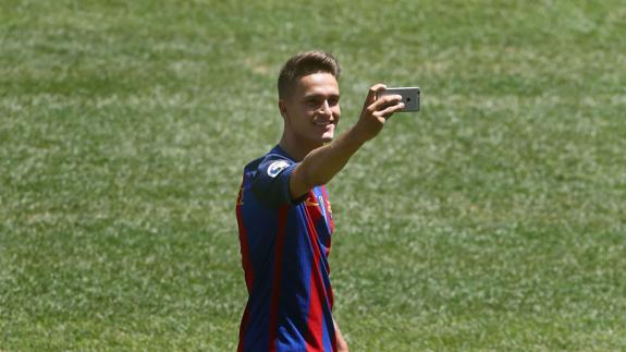 Denis Suárez, durante su presentación. 