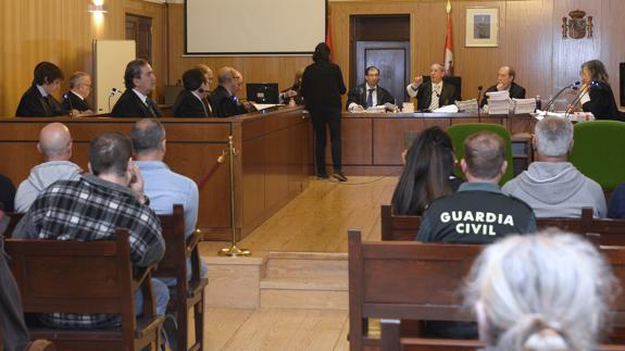 El juicio contra nueve acusados de ser los responsables del primer laboratorio de heroína hallado en España.