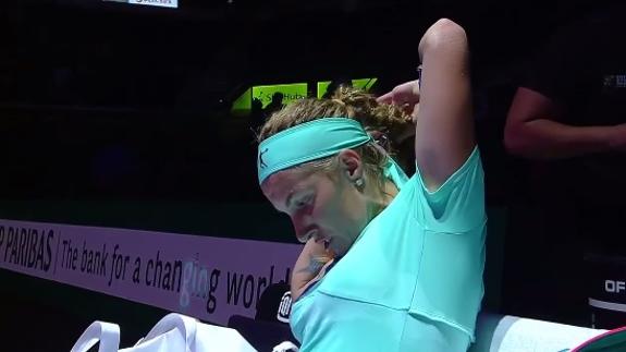 Kuznetsova, en el momento de cortarse el pelo. 