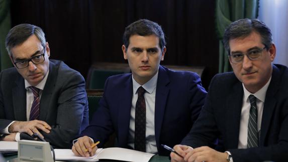 Albert Rivera, junto a José Manuel Villegas y Nacho Prendes. 