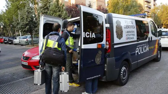 Miembros de la Policía Científica.