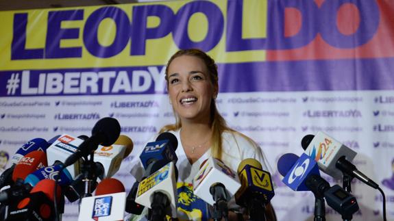 Lilian Tintori, la mujer del opositor venezolano Leopoldo López.