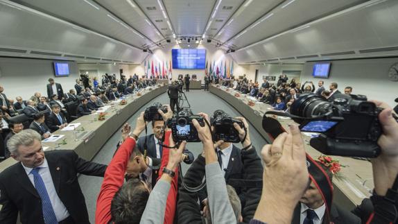 Reunión de representantes de países miembros de la OPEP en Viena.