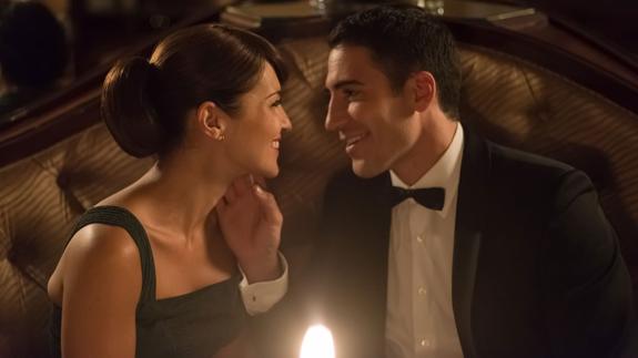 Miguel Ángel Silvestre y Paula Echevarria en una escena de 'Velvet'.