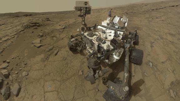 El Curiosity, durante uno de sus viajes por Marte.