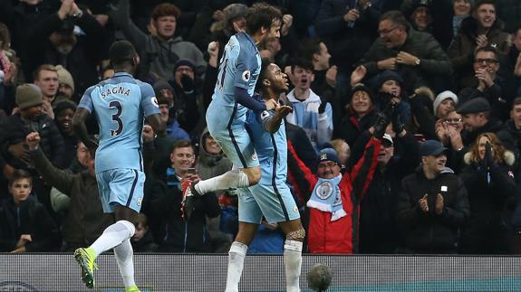 Sterling celebra su gol. 