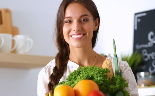 Entre los alimentos prohibidos se encuentran las verduras crudas y fiambres sin cocer.