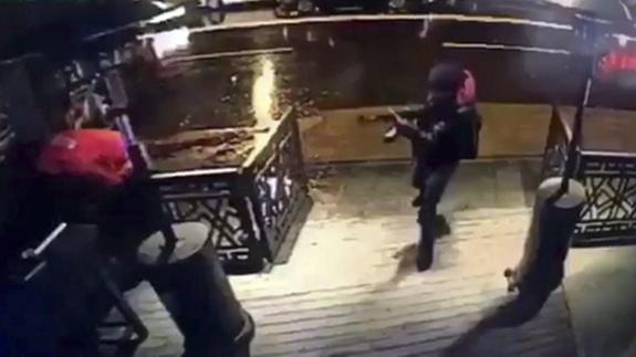 Una cámara de seguridad captó al atacante de Estambul.