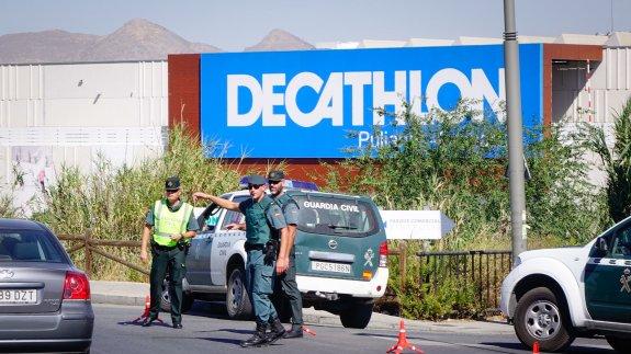 En julio de 2016, fue desalojado el centro comercial Alameda de Granada por una llamada realizada, presuntamente, por el ahora detenido.