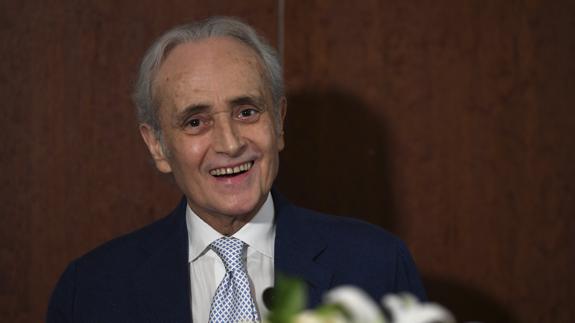 El tenor José Carreras presenta su gira mundial. 