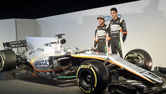 Sergio Pérez y Esteban Ocon, durante la presentación. 