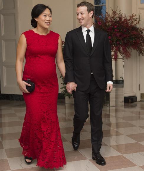 Priscilla Chan (i) y Mark Zuckerberg, en 2015. 