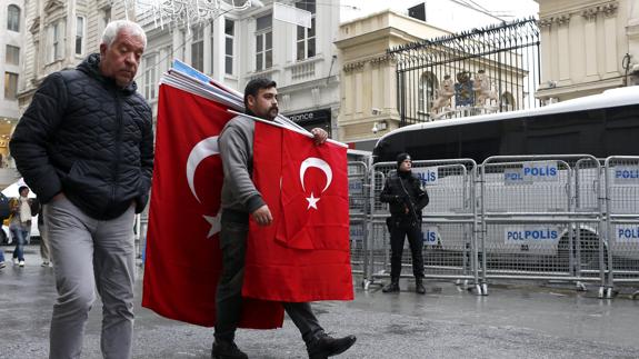 Un ministro turco ya habla de «revaluar» el pacto con la UE sobre los inmigrantes.