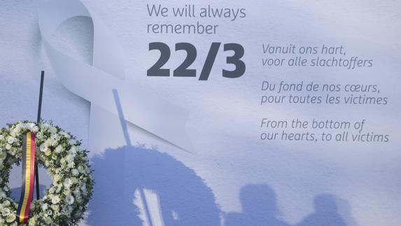 Mural en memoria de las víctimas de los atentados en Bruselas.