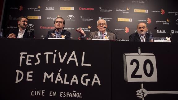 David Rodríguez, de ComsCore; Juan Antonio Vigar, director del Festival de Málaga; Ramón Colom, presidente de FAPAE, y Manuel Gómez Cardeña, presidente de la AEPAA-APRIA, en la rueda de prensa. 