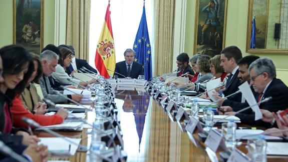 Reunión de Íñigo Méndez de Vigo (c) con los consejeros autonómicos de Educación.