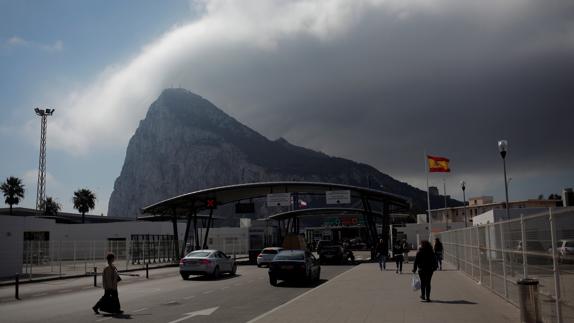 Imagen del Peñón de Gibraltar desde la frontera con España.