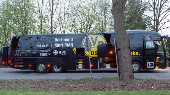 Autobús del Borussia Dortmund, tras el ataque del martes.