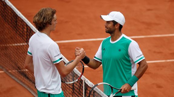 Alexander Zverev felicita a Fernando Verdasco. 