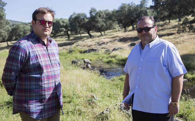 José Gómez (d) y José Sánchez (i), dueño e hijo de Jamones Joselito.