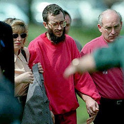 LIBERADO. Ortega Lara llega a Burgos el 1 de julio de 1997, acompañado por su esposa y su cuñado.