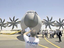 Clave. La construcción del avión A400M es vital para el desarrollo del sector. / SUR