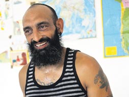 'El Chule' batalla para reflotar su barrio. / J. A. PORTILLO