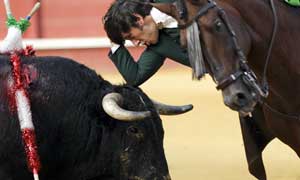 Rotundo triunfo de Diego Ventura en la última corrida de la Feria de Málaga