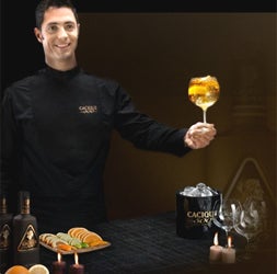 Un 'embajador' de Cacique de las catas a domicilio. :: Sur.es