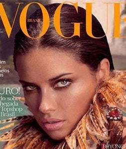 Adriana Lima, una salvaje muy bella en la portada de Vogue Brasil
