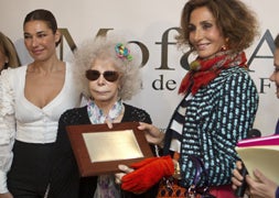 Cayetana de Alba y Naty Abascal.  / Efe
